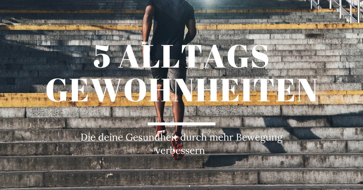 Mann geht eine große Steintreppe nach oben, um mehr Bewegung in seinen Alltag zu integrieren.