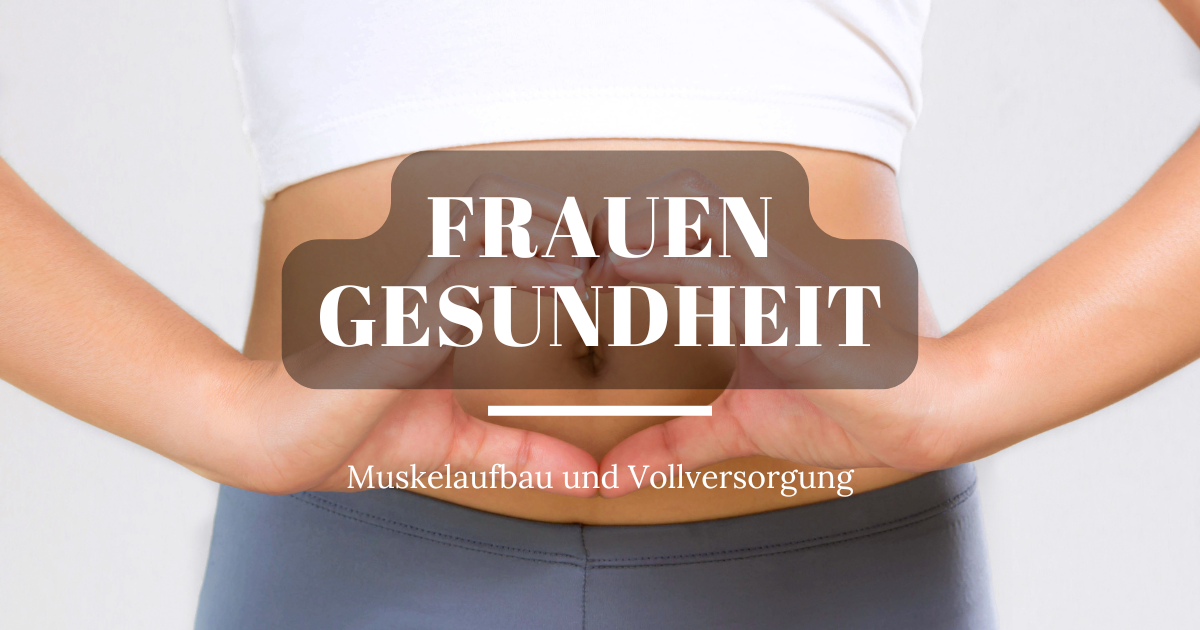 Frau formt mit ihren Händen ein Herz auf ihrem Bauch, symbolisch für Fürsorge und Gesundheit in der Menopause.