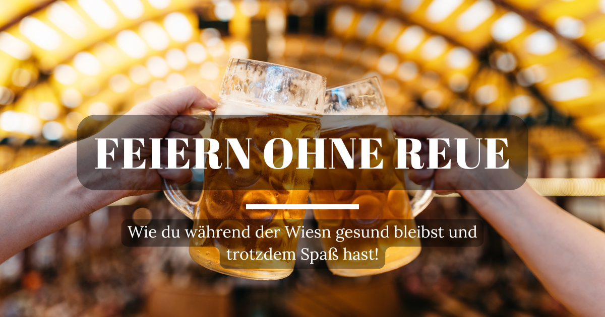 Zwei Biermaß werden im Bierzelt zusammen gestoßen, symbolisch für das Feiern auf der Wiesn und den Balanceakt zwischen Genuss und Gesundheit.