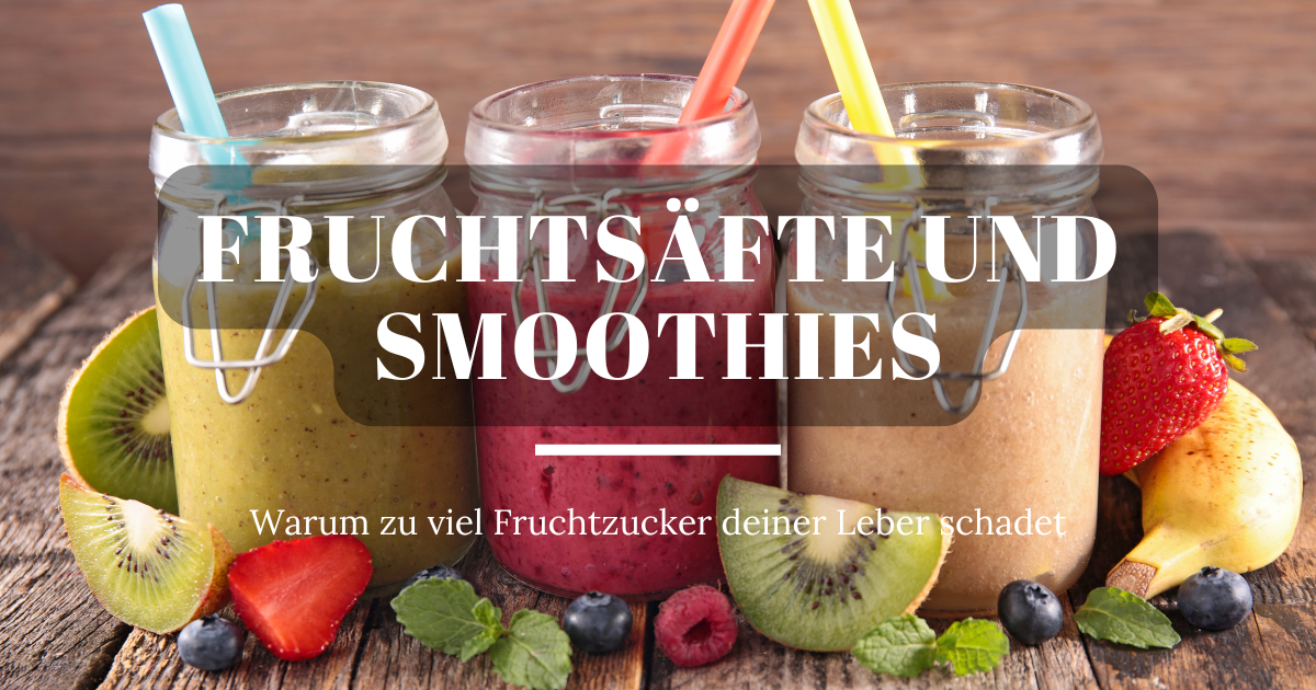Drei bunte Fruchtsmoothies, umgeben von frischen Früchten, die die Vielfalt und Frische von Obst symbolisieren.