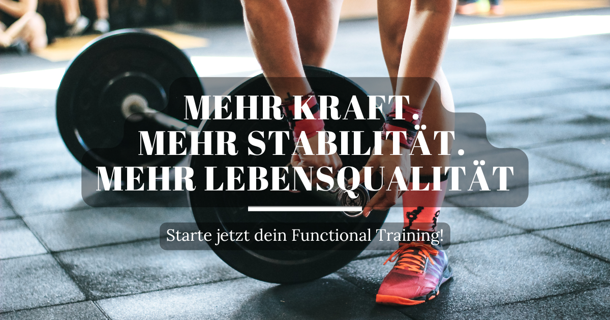 Person legt Gewichtsscheibe auf eine Langhantel im Functional Training Club.