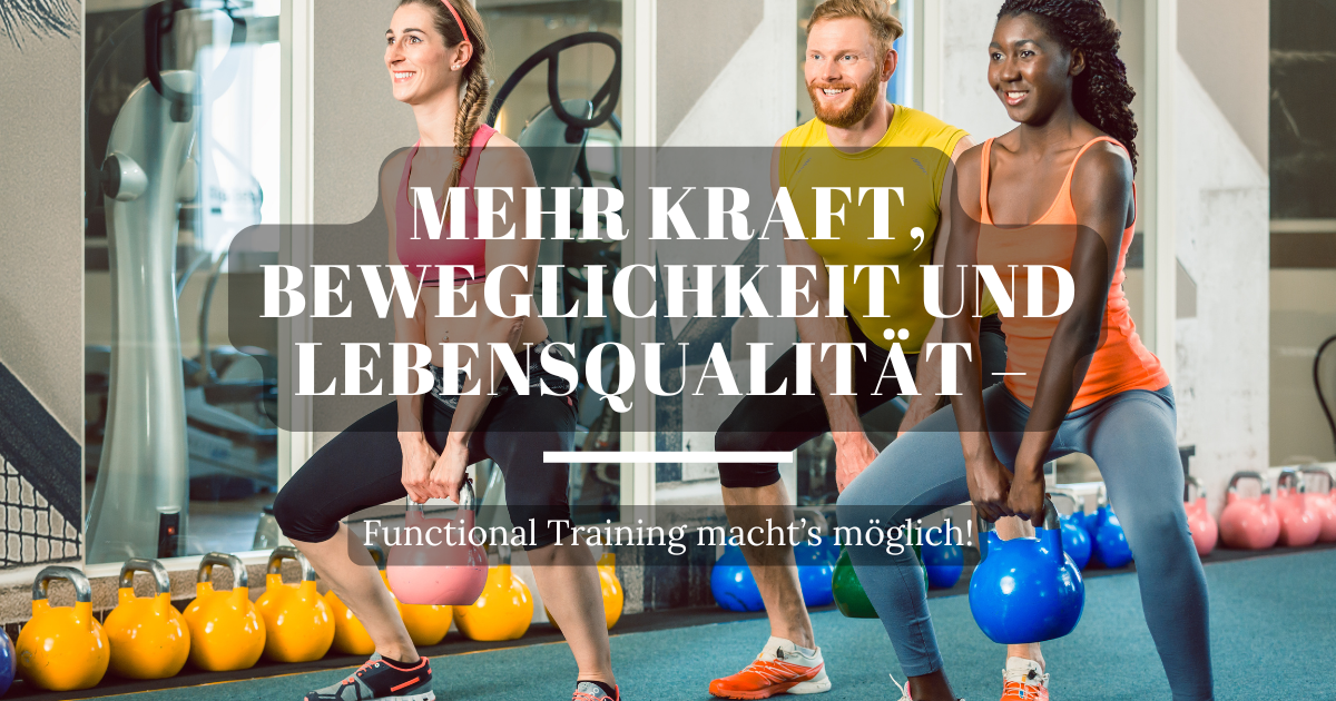 Zwei Frauen und ein Mann trainieren mit Kettlebells in einem Functional Training Club, üben funktionelle Bewegungen und stärken ihren gesamten Körper.