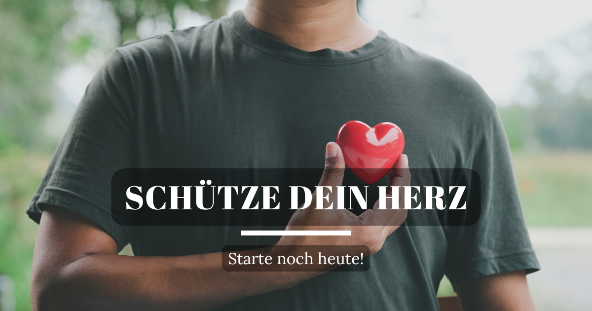 Mann hält rotes Herz aus Holz vor der Brust, Symbol für Herzgesundheit und Prävention