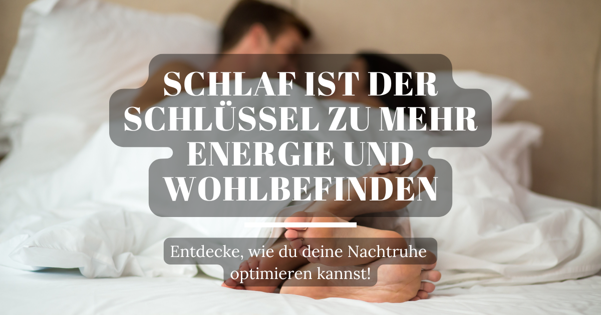 Ein Ehepaar kuschelt sich zusammen und schläft friedlich im Bett, was für eine erholsame Nachtruhe steht.