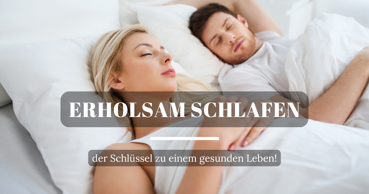 Ein Ehepaar schläft friedlich zusammen im Bett und genießt eine erholsame Nachtruhe.