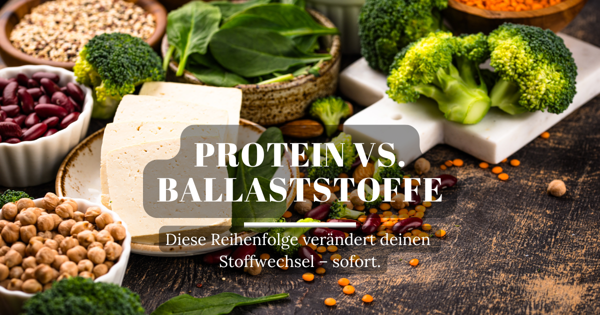 Auswahl an ballaststoff- und eiweißreichen Lebensmitteln wie Brokkoli, Nüsse, Käse, Bohnen, Spinat und Kichererbsen als Beispiel für die richtige Reihenfolge bei der Blutzucker-Stabilisierung.