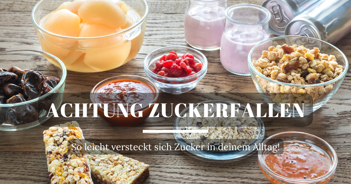 Bunte, zuckerhaltige Süßigkeiten auf einem Teller – Schokolade, Bonbons und Gummibärchen