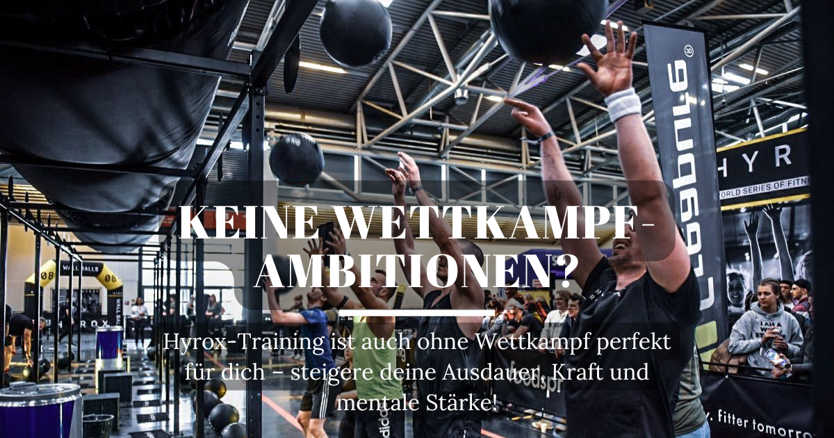 Mann hebt eine Langhantel während des Hyrox-Trainings, das Ausdauer und Kraft vereint.