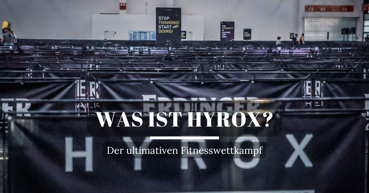 Athlet beim Hyrox-Wettkampf, der eine funktionelle Fitnessübung ausführt – Kombination aus Laufen, Kraft- und Ausdauertraining.